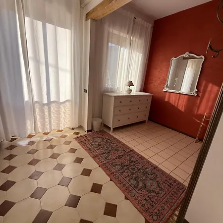 Burnie's Cozy Old Factory Дом отдыха *